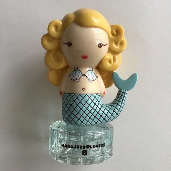 Welcome to my closet! 💚 - Picture 3 of 4